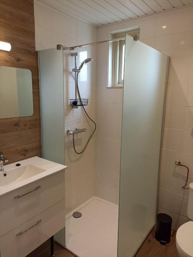 T Schooltje Hotel Schoondijke ภายนอก รูปภาพ